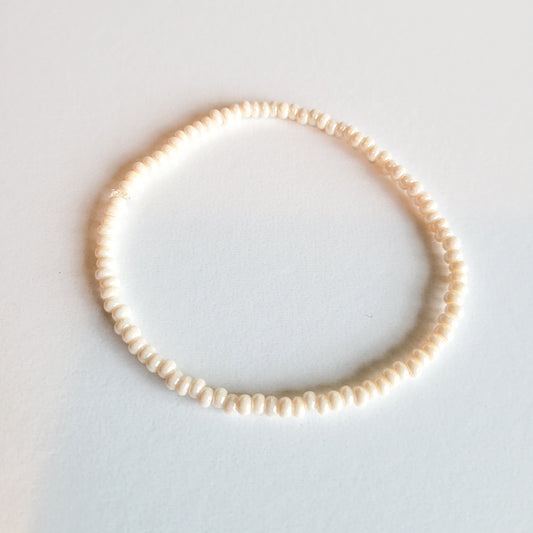 Pearl Eggshell Stretch Bracelet