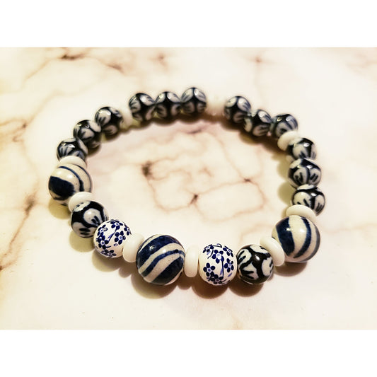 Shades of Blue Folk Art Style Stretch Bracelet